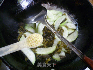 酸菜炒夜开花的做法步骤：10