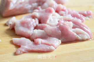 莲子瘦肉汤的做法步骤：1