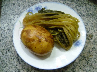 雪菜蚕豆炒土豆的做法步骤：2