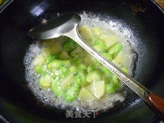 雪菜蚕豆炒土豆的做法步骤：8
