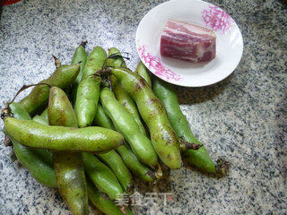 风干肉腐竹炒蚕豆的做法步骤：1