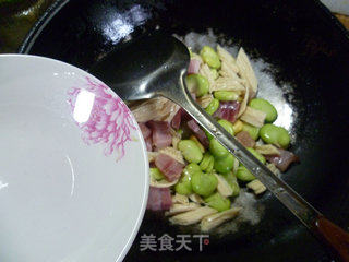 风干肉腐竹炒蚕豆的做法步骤：9