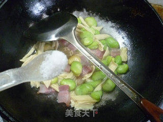 风干肉腐竹炒蚕豆的做法步骤：11
