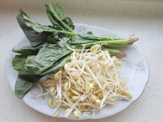 家常凉拌黄豆芽的做法步骤：1