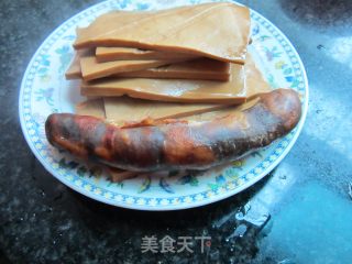 香肠豆片冷盘的做法步骤：1