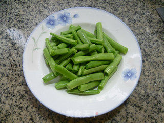 腐竹风干肉炒梅豆的做法步骤：4