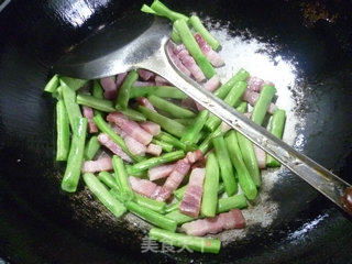 腐竹风干肉炒梅豆的做法步骤：9
