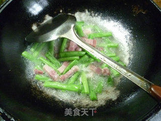 腐竹风干肉炒梅豆的做法步骤：10