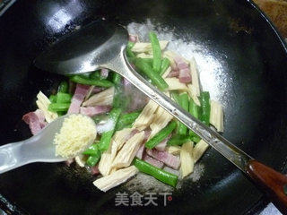 腐竹风干肉炒梅豆的做法步骤：13
