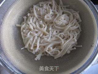 金针菇火腿肠炒蛋的做法步骤：4