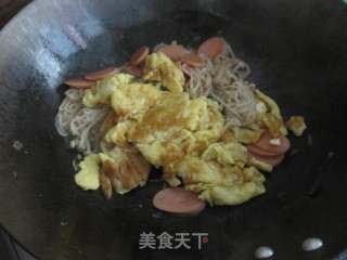 金针菇火腿肠炒蛋的做法步骤：14