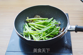 一抹小清新——腊肉炒菜心的做法步骤：6