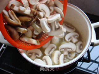 【双菇青菜汤年糕】的做法步骤：6
