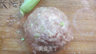 鸡蛋狮子头的做法步骤：2