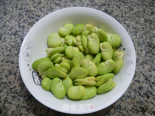 香菇炒蚕豆的做法步骤：3