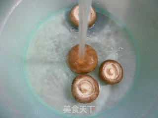 香菇炒蚕豆的做法步骤：4