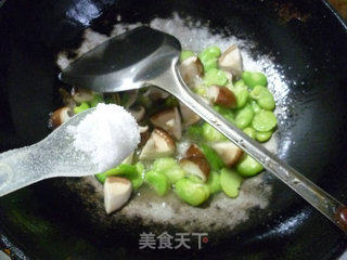 香菇炒蚕豆的做法步骤：10
