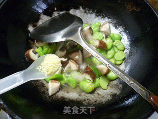 香菇炒蚕豆的做法步骤：11