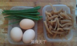 菜脯煎蛋的做法步骤：1