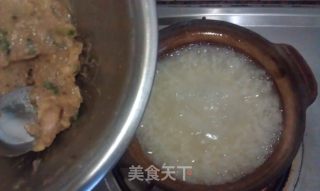 陈皮肉丸砂锅粥的做法步骤：3