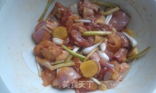 葱烧小鸡的做法步骤：1