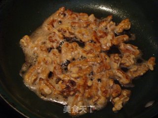 核桃虾的做法步骤：1
