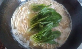 葱油鸡蛋青菜面的做法步骤：4