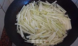 醋溜白菜杆的做法步骤：2