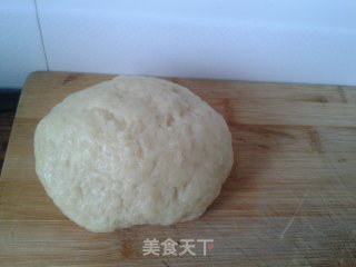 老婆饼的做法步骤：1