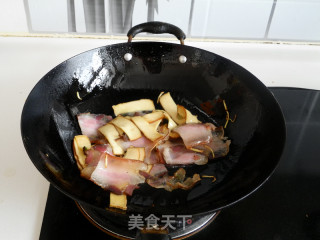 西芹豆干炒腊肉的做法步骤：7