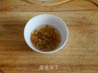 韭菜海米猪肉水饺的做法步骤：1