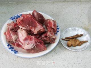 灵芝猪骨汤的做法步骤：1