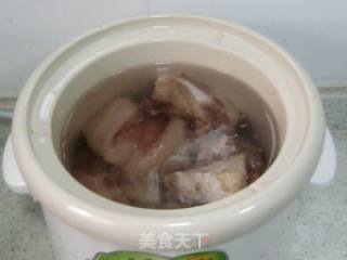 灵芝猪骨汤的做法步骤：4