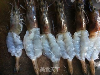 蒜蓉蒸大虾的做法步骤：2