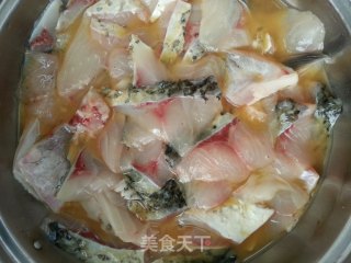 经典川菜   酸菜鱼（烧油健康版）的做法步骤：1