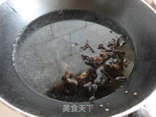 洋葱拌木耳的做法步骤：3