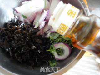 洋葱拌木耳的做法步骤：8