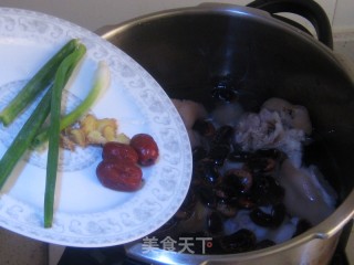 花腰豆炖猪蹄的做法步骤：6