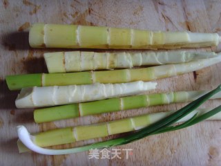 蚝油焖笋的做法步骤：1
