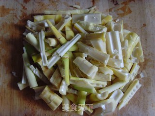 蚝油焖笋的做法步骤：2