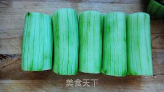 蒜碎浇丝瓜的做法步骤：1