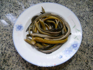 洋葱茭白炒鳝丝的做法步骤：2
