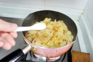 玉米番茄炒贝壳粉的做法步骤：12