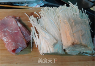 黑椒培根金针菇卷的做法步骤：2