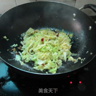 豆瓣酱炒圆白菜的做法步骤：6