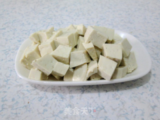 清新爽口的---豌豆豆腐蛋花汤的做法步骤：2