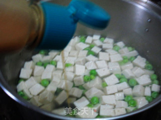 清新爽口的---豌豆豆腐蛋花汤的做法步骤：7