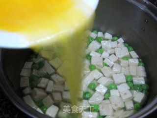 清新爽口的---豌豆豆腐蛋花汤的做法步骤：9