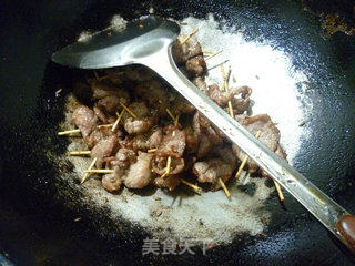 孜然牙签肉的做法步骤：16