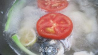 柠檬番茄炖鲫鱼的做法步骤：3